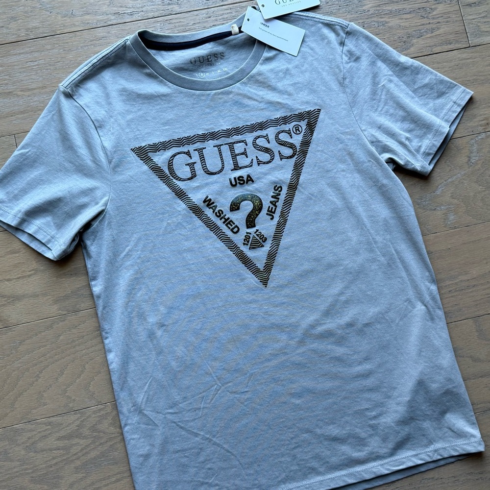 Guess gray graphic t-shirt